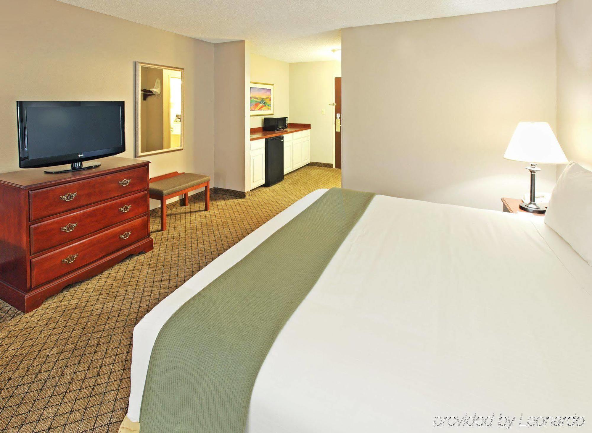 Holiday Inn Express & Suites Camden Exterior photo